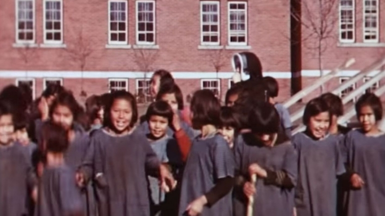 Anak Indian Kanada di the Kamloops Indian Residential School di tahun 1937. Sumber: YouTube/Royal BC Museum