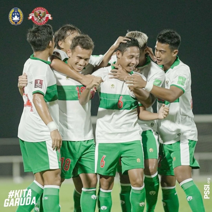 Para pemain timnas Indonesia merayakan gol penyama kedudukan yang diciptakan oleh Evan Dimas | Sumber: www.instagram.com/pssi