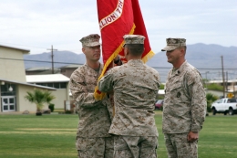 Ilustrasi serah terima jabatan komandan batalyon marinir USMC, sumber foto : www.marines.mil <2>.