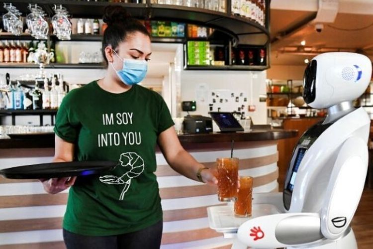 Robot pramusaji di Restoran Dadawan, Belanda. (Dok. REUTERS/Piroschka van de Wouw)