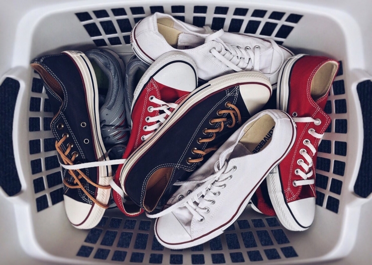Sepatu sneakers (Sumber: pexels/pixabay)