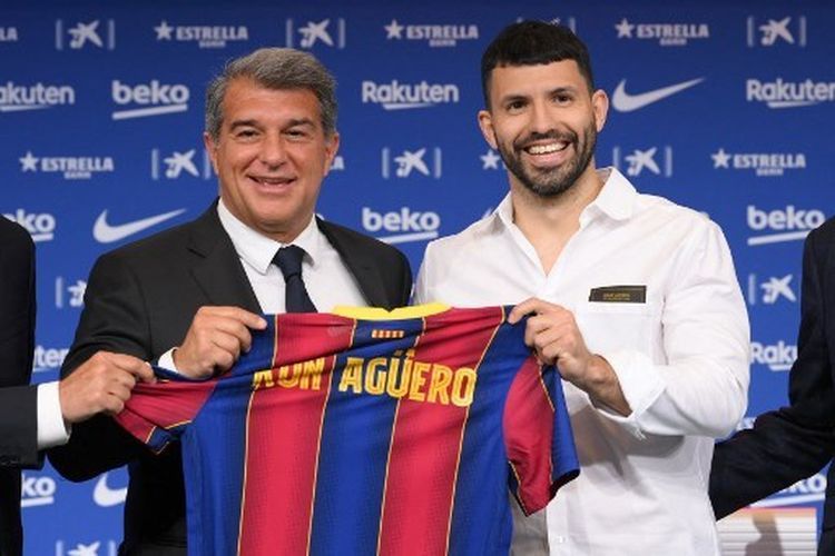 Joan Laporta (Presiden klub Barcelona) dan Sergio Aguero (Kompas.com)