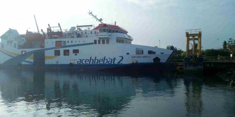 KMP Aceh Hebat 2 di Pelabuhan Ulee Lheue Banda Aceh (Doc Rachmad Yuliadi Nasir/ Istimewa)