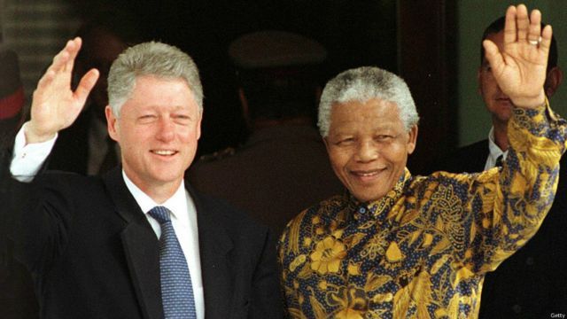 Nelson Mandela dan Batik (bbc.com)