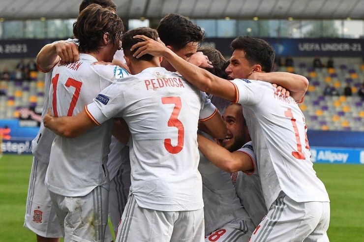 Pemain Spanyol U21 merayakan gol ke gawang Kroasia U21. (Sumber: AFP via www.uefa.com/)