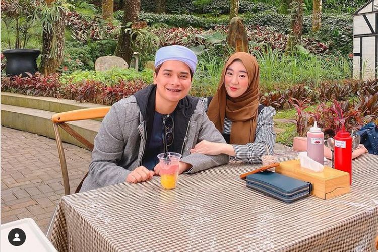 Alvin Faiz dan istrinya, Larissa Chou (Instagram Alvin Faiz)