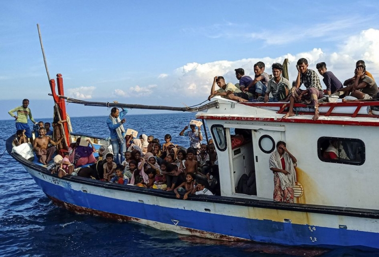 94 orang pengungsi dari Myamar di perairan Aceh, 15 dari rombongan meninggal di perjalanan | Foto diambil dari Kompas/Rahmad (https://foto.kompas.com/)