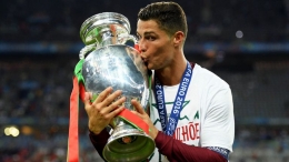 Cristiano Ronaldo sukses antarkan Portugal juara EURO 2016 lalu. Sumber: Getty Images