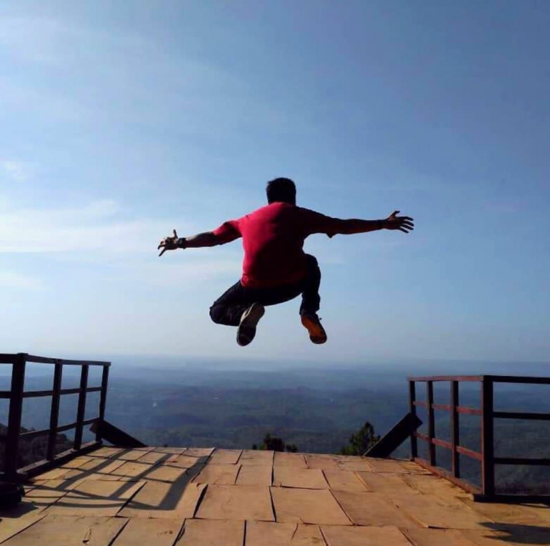 Lompatlah dan Terbanglah untuk kebebasan, untuk membahagiakan diri tanpa merugikan orang lain (Foto: Dokumen Pribadi).
