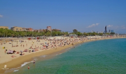 Musim panas di Pantai Barceloneta- Barcelona | Sumber: koleksi pribadi