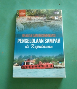 Buku Realita dan Rekomendasi Pengelolan Sampah di Kepulauan dengan Editor Handy Chandra. Doc Pri