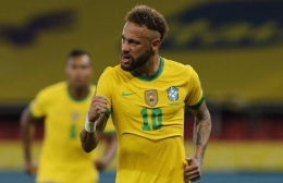 Neymar bintang Brasil mencetak satu gol dalam kemenangan 2-0 atas Equador (Foto AFP via Conmebol.com)