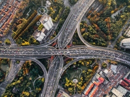 Ilustrasi jalan di kota besar hanya untuk kendaraan (sumber gambar: pixabay.com)