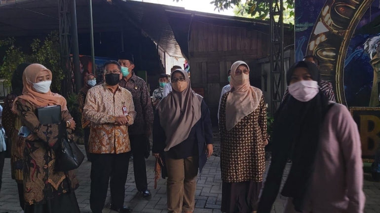 Sidak anggota Komisi E DPRD dan Dinas Pendidikan Jawa Timur ke SMA SPI Batu, yang diduga menjadi tempat kejahatan seksual anak oleh oknum pemiliknya, JE. (dokpri)