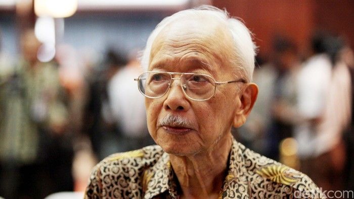 Mantan menteri era Soeharto, Mochtar Kusumaatmadja meninggal dunia dalam usia 92 tahun (news.detik.com)