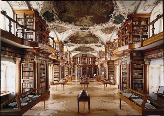 Ruangan museum Stiftsbibliothek dengan gaya Barock. (Foto Katholische Konfessionel  Kanton St. Gallen)