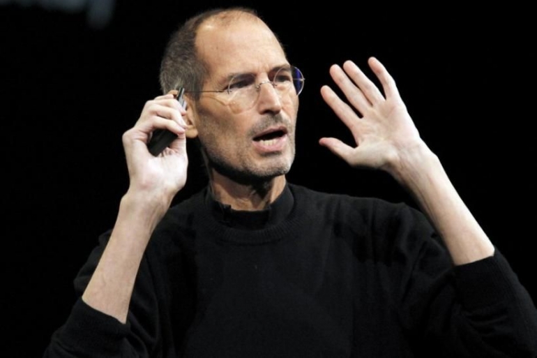 Photo: Steve Jobs Retires As Apple CEO: Tim Cook Has Been Heir-Apparent (ibtimes.com) 