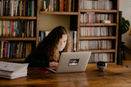 Mengetahui Kelebihan dan Kekurangan Belajar Online (unsplash/annie spratt)
