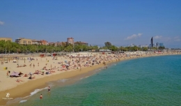 Musim panas di Pantai Barceloneta- Barcelona | Sumber: koleksi pribadi/kompasiana Tonny Syiariel