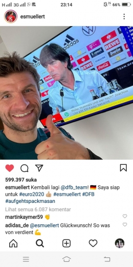 Senyum bahagia Muller saat berswafoto di depan layar TV yang menayangkan pengumuman bahwa dirinya dipanggil ke timnas Jerman lagi (capture postingan IG Muller)