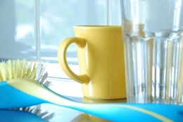 Cuci piring gelas bisa bikin kreatif (sumber: Pixabay/Estellina)