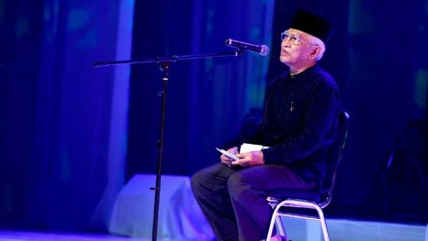 Gus Mus dalam acara 'Doa untuk Palestina' di Taman Ismail Marzuki (TIM) Jakarta, 24 Agustus 2017. dok:Antara Foto