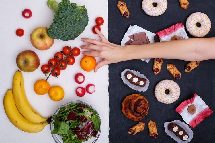 Ilustrasi makanan manis dan buah-buahan. (Sumber: Shutterstock via kompas.com)