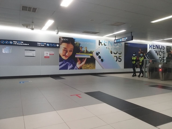 Dokumentasi pribadi - Stasiun MRT Jakarta, sekilas seperti Stasiun2 di Jepang, dengan konsep desain minimalisnya. Dinding dengan panel2 ringan yang dicat, standard dan cukup murah .....