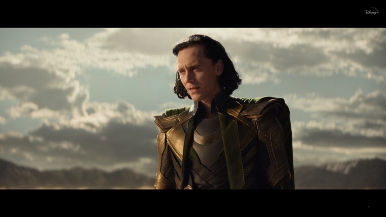 Loki terdampar di gurun usai kabur dengan Tesseract. Sumber: Disney+