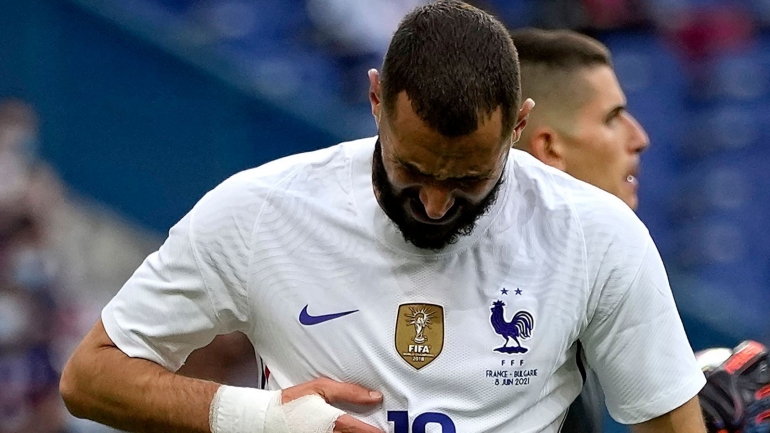 Karim Benzema cedera dalam laga uji coba melawan Bulgaria (Foto Skysports) 
