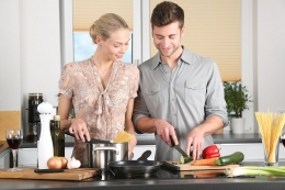 Lelaki yang bisa masak punya nilai lebih di mata wanita, seksi dan keren abis (foto dari pixabay.com)