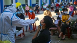 Test COVID-19 di Da Nang, Viet Nam (photo: Tran Le Lam / VNA / Str / Latin America News Agency via Reuters) 