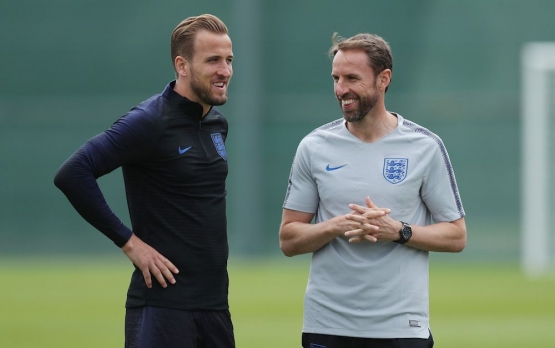 Pelatih Timnas Inggris, Gareth Southgate (kanan) bersama 'mesin gol', Harry Kane. Penampilan ganas Kane di klub bisa menjadi senjata bagi Inggris di Euro 2020/Foto: https://www.britwatchsports.com/