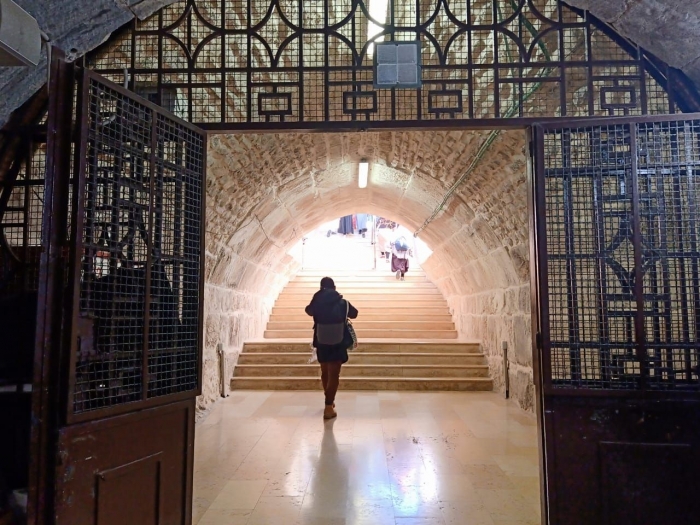 Ilustrasi Masjid Al Marwani dilihat dari dalam ke arah pintu keluar. Dokpri