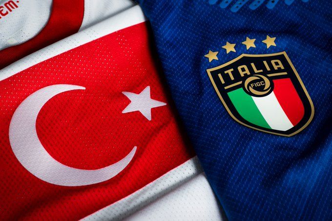 Kostum timnas Turki dan Italia yang akan bertanding nanti malam. Sumber: twitter.com/EURO2020