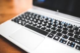 Ilustrasi laptop lemot saat booting. Gambar oleh Karolina Grabowska dari Pixabay