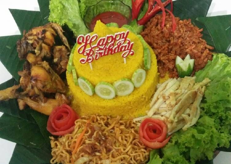 Tumpeng nasi kuning dalam acara ulang tahun | sumber: netifly.app