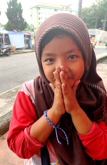 Dewi, gadis cilik yang sering mengemis di pintu Selatan Cimahi Mall (Sumber: J.Haryadi)