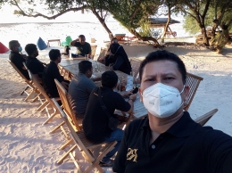 Meeting di bibir pantai depan RSH Trawangan / dokpri