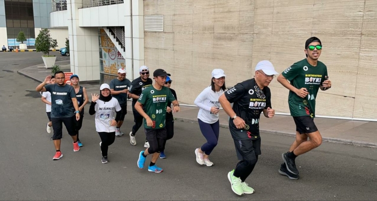 Dokter Boyke Yang Sedang Berlari Bersama Para Teman-Teman Tangerang Runners . Sumber: Fadly Robi dan Agus Juminta