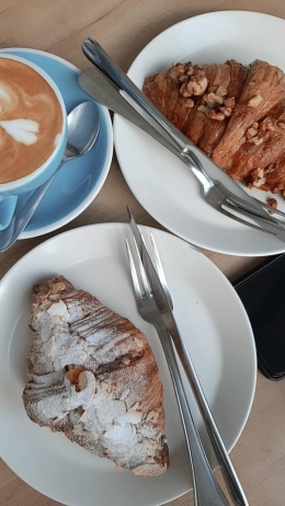 Almond Croissant dan Banana Croissant Harliman Boulangerie Bandung