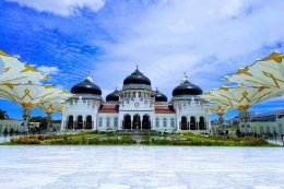 Masjid Raya Baiturrahman di Banda Aceh dibangun pada masa kepemimpinan Sultan Iskandar Muda Kerajaan Aceh (Kemdikbud via kompas.com) 