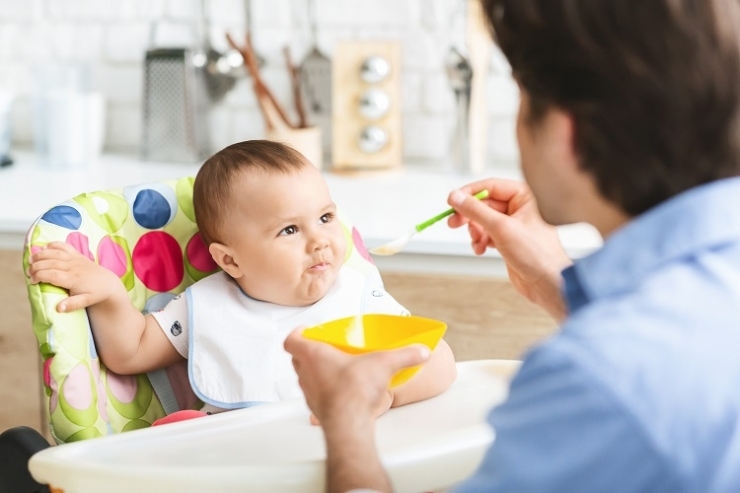 Bayi Belajar Makan | Sumber : envato elements