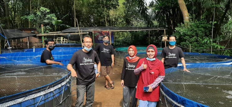 Team bolang Kompasiana di Kampung nila slilir
