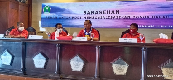 Adang Daradjatun didampingi ketua PDDI kota Malang Sutiaji (kacamata) dan ketua PDDI propinsi Jatim Arnold (doc.pri)