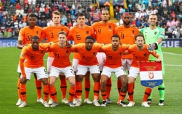 Tim Oranye Belanda. Sumber: www.uefaeurotickets.com