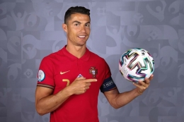 Cristiano Ronaldo berkostum timnas Portugal. Sumber UEFA.