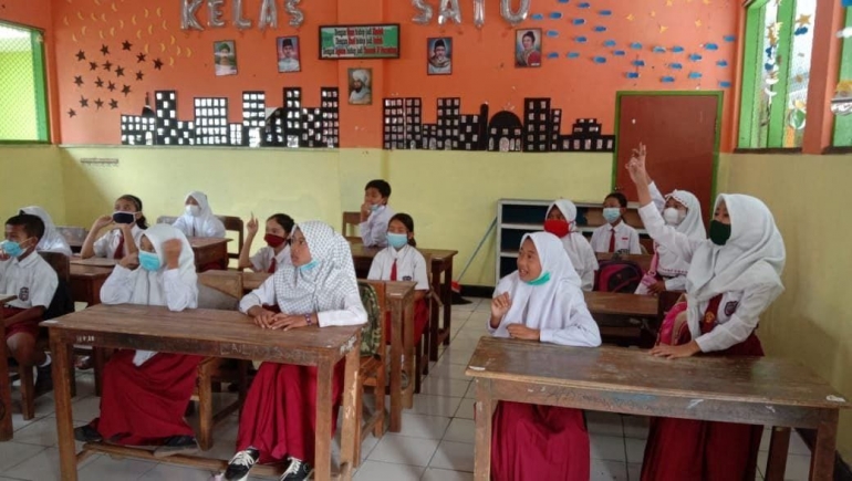 Siswa SD Desa Gading Kembar yang antusias mengikuti sosialisasi pencegahan Covid-19 (dokpri)