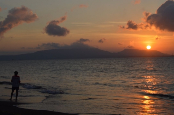 pemandangan pagi hari di pantai dekat hotel-dokpri