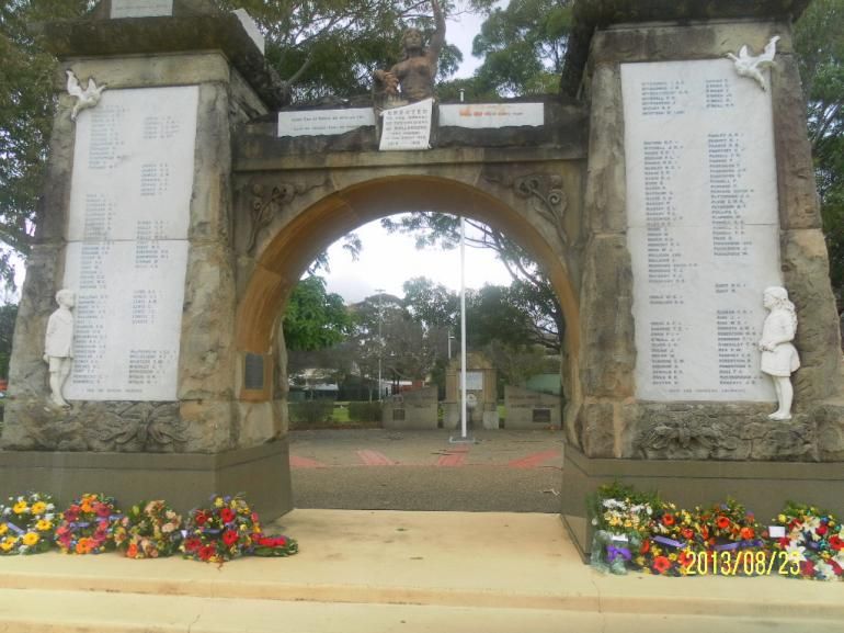 Pintu gerbang tugu Pahlawan di Wollongong(dok pribadi)